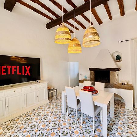 Villa Pomelia, Villa Nel Corso Di Santa Marina Salina A 50 Mt Dal Mare Экстерьер фото