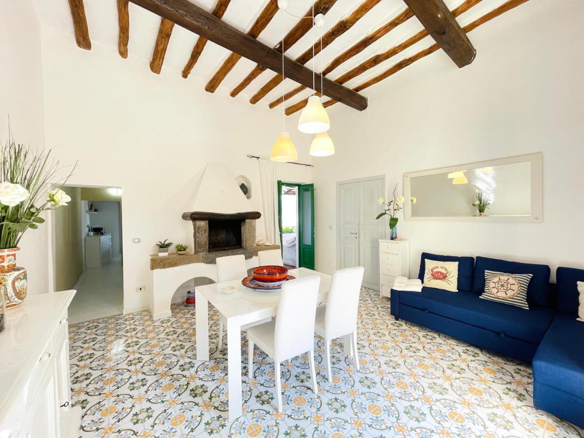 Villa Pomelia, Villa Nel Corso Di Santa Marina Salina A 50 Mt Dal Mare Экстерьер фото