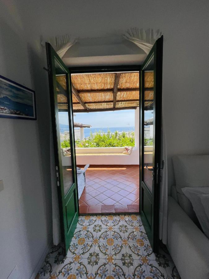 Villa Pomelia, Villa Nel Corso Di Santa Marina Salina A 50 Mt Dal Mare Экстерьер фото